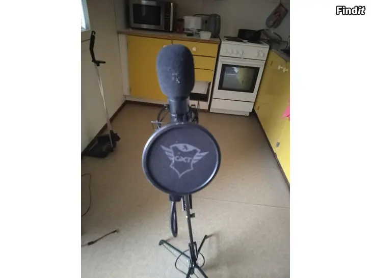 Myydään Studio Mikki ja defender kajarit