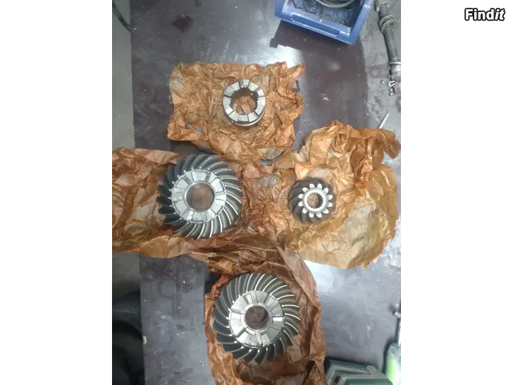 Myydään OMC cobra växelhus drev kit