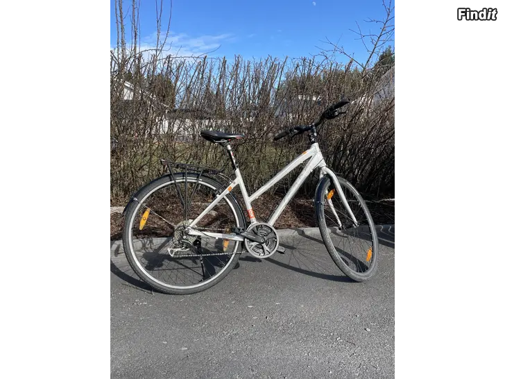 Myydään 28 tums Felt QX60 cykel