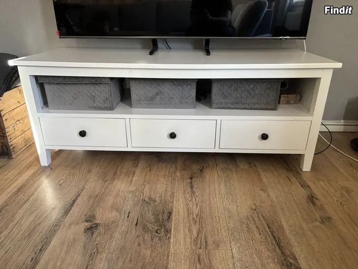 Säljes Tv-bänk