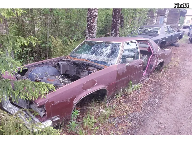 Myydään Oldsmobile Deltta 88 -78 kokonaan tai osina
