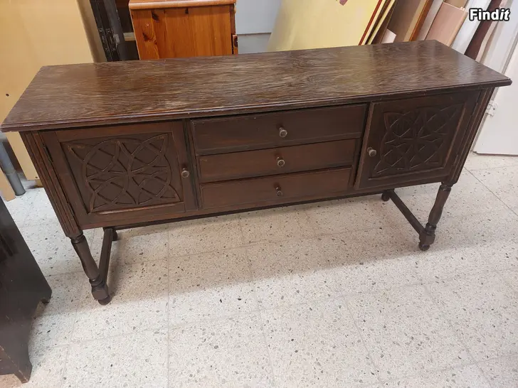Säljes Gammalt sidobord/skåp