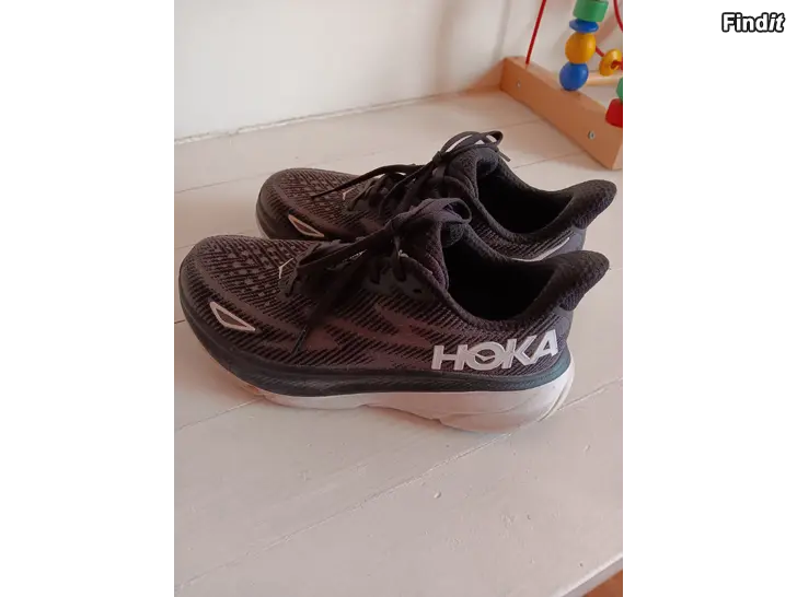 Säljes HOka clifton 9
