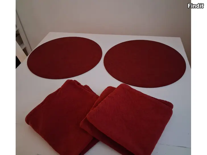 Säljes bordstabletter och kuddöverdrag 50x50cn