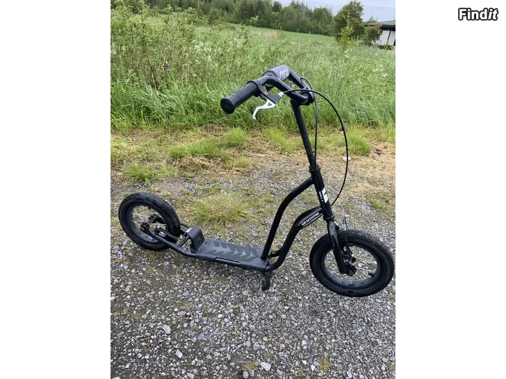 Säljes Stiga sparkcykel