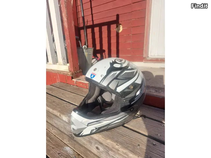Säljes Hjälm/Kypärä
