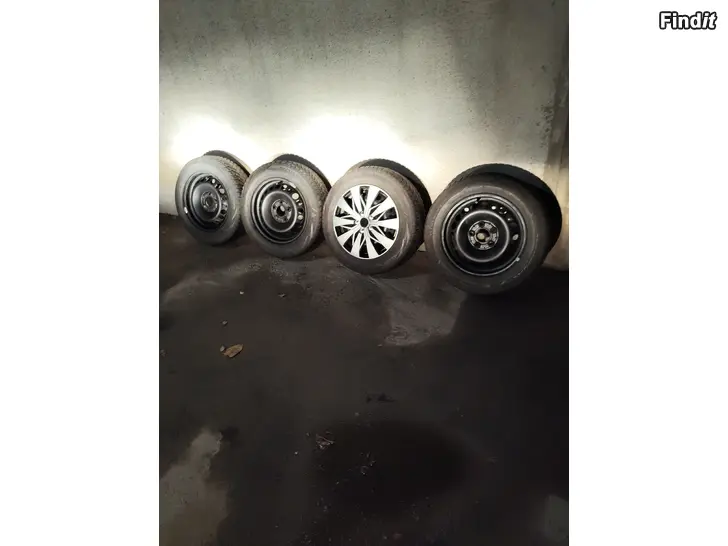 Säljes VINTERDÄCKSERIE 15 MERCEDES