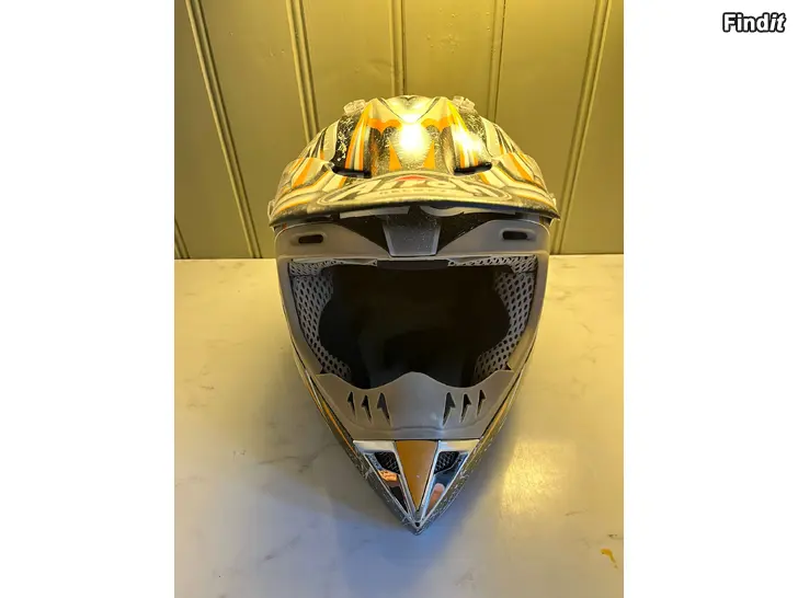 Myydään Airoh kypärä koko L 59-60cm