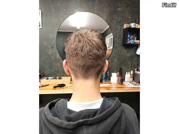 Myydään Miesten hiustenleikkaus