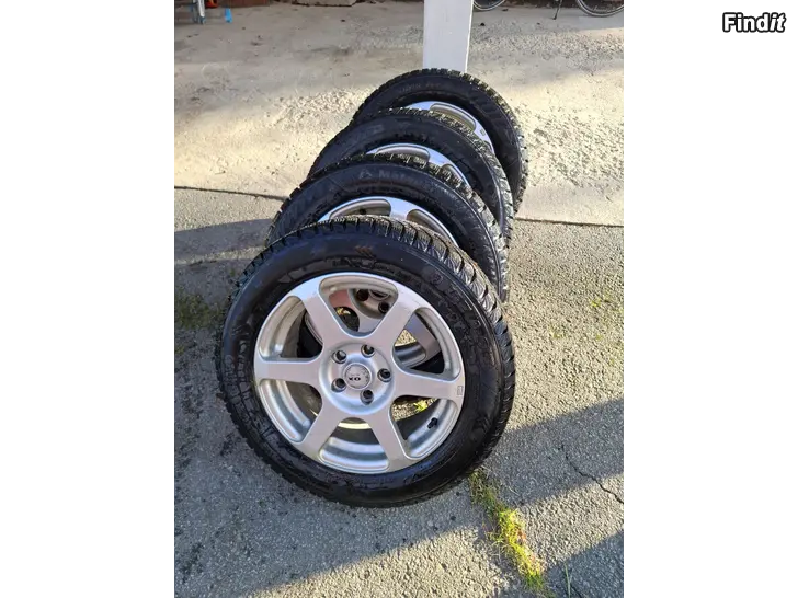 Säljes Volvo v70 fälgar med vinterdäck