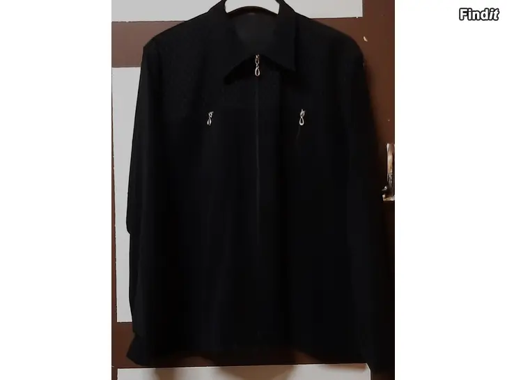 Myydään Musta naisten pusero/kevyt takki koko 46