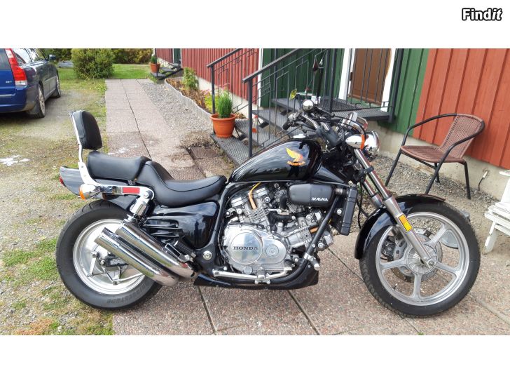 Myydään Honda Magna-87 Musebesiktad