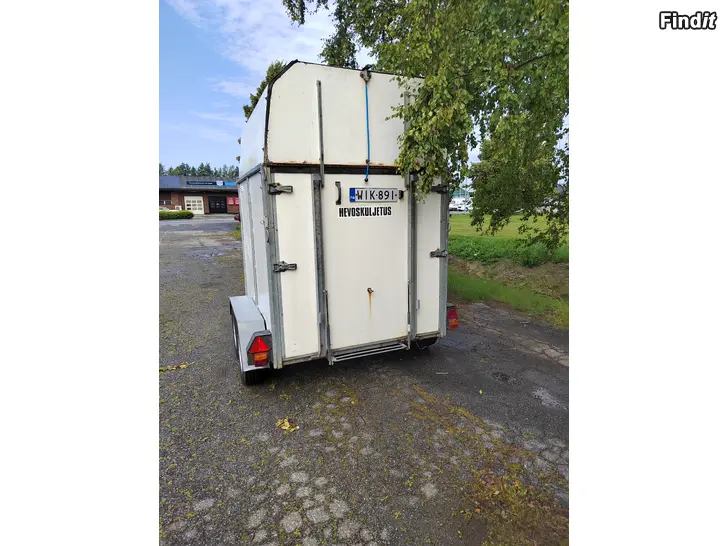 Myydään Hevostraileri