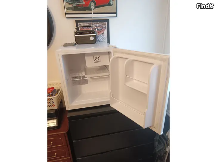 Myydään Pieni jääkaappi