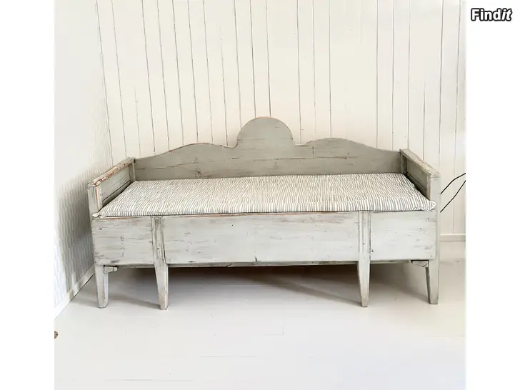 Säljes Charmig gammal träsoffa/ vanha puusohva