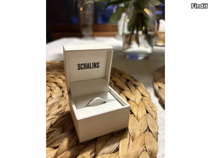Säljes Schalins platinaring 2 mm storlek 60