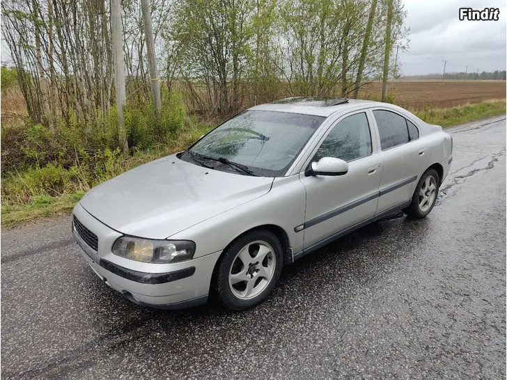 Myydään Volvo s60 D5 myydään osina