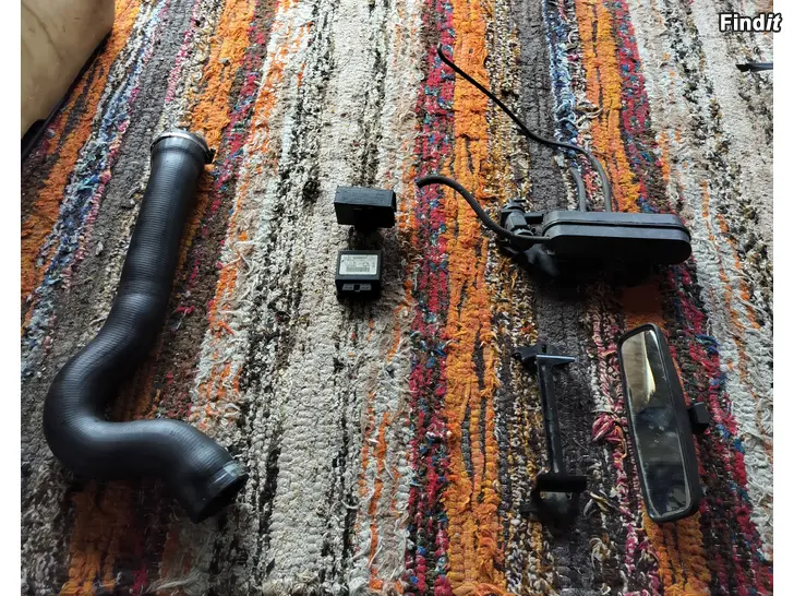 Myydään Osia Peugeot taustapeili akkun kiinnike