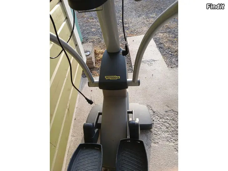 Säljes Technogym Excite Synchro  Stabil proffscrosstrainer