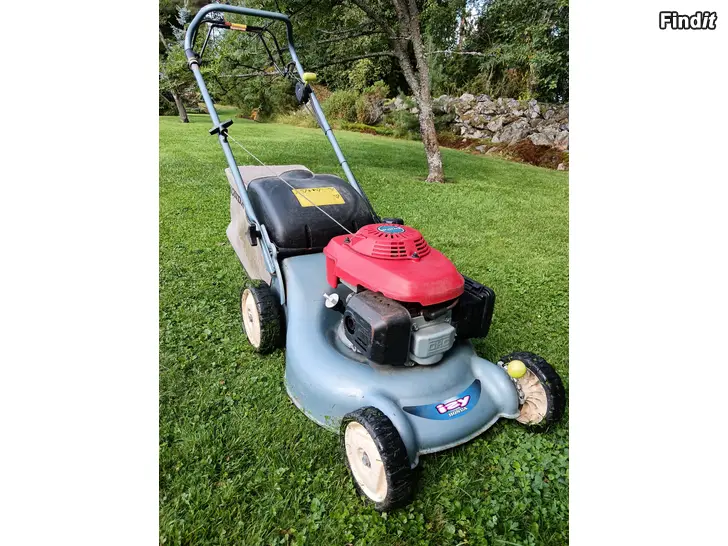 Myydään Honda izy