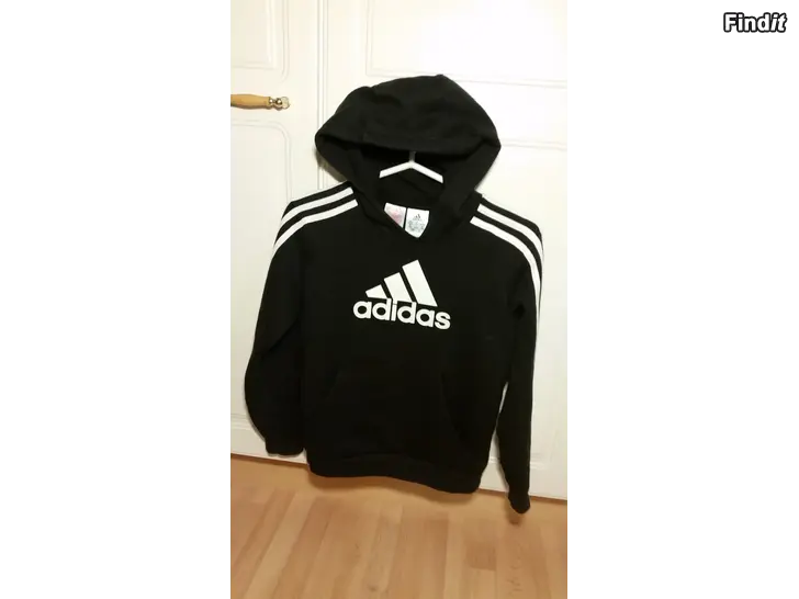 Säljes Adidas huppari musta koko 140 8e