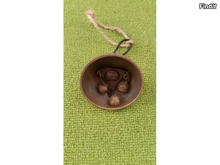 Myydään Vintage messinkinen 3-kielinen aisakello vaskikello tiuku -hinta 10e
