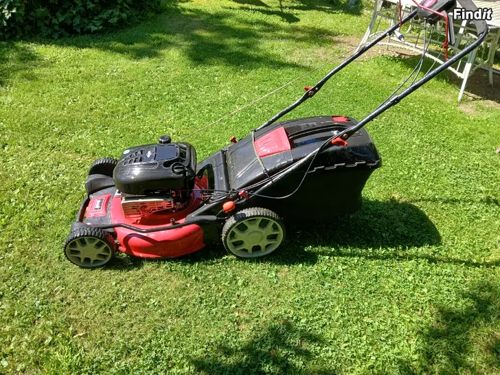 Myydään Ruohonleikkuri mtd vetävä kerääjällä