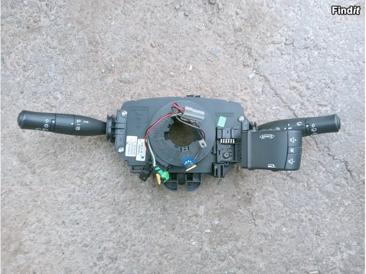 Myydään Renault Megane 2 monitoimivipukeskus kierukalla 8200213762