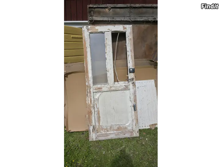 Myydään Gammal ytterdörr