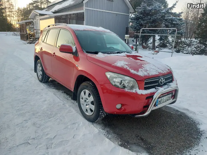 Myydään Toyota rav4 2.0i