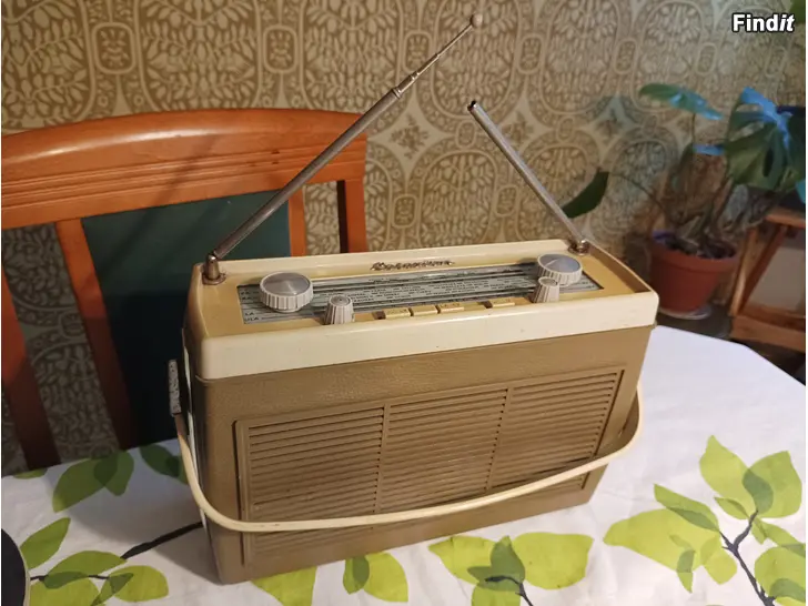 Myydään Celeston BO matkaradio