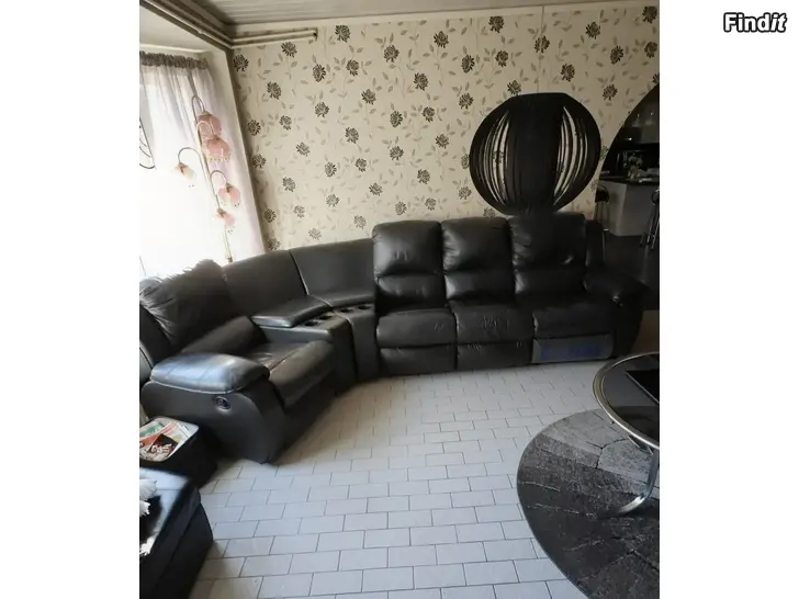 Säljes Svart lädersoffa med mekanism