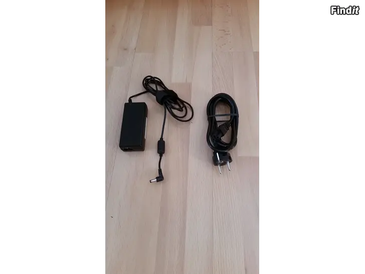 Myydään Laptop laturi virtalähde 19V 65W 10e