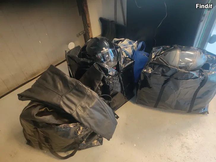 Myydään Ajovarusteita