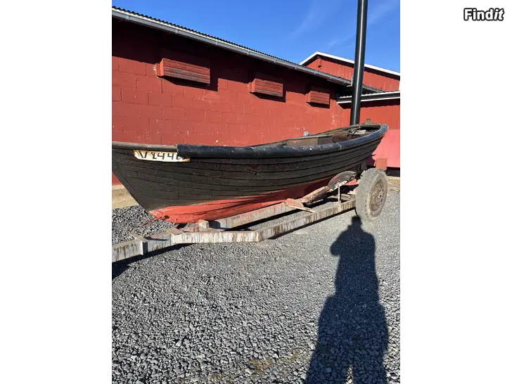 Myydään 6m träbåt med Yanmar dieselmotor