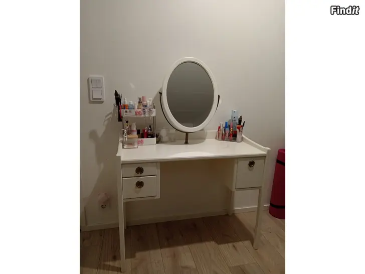 Säljes Meikkipöytä peilillä