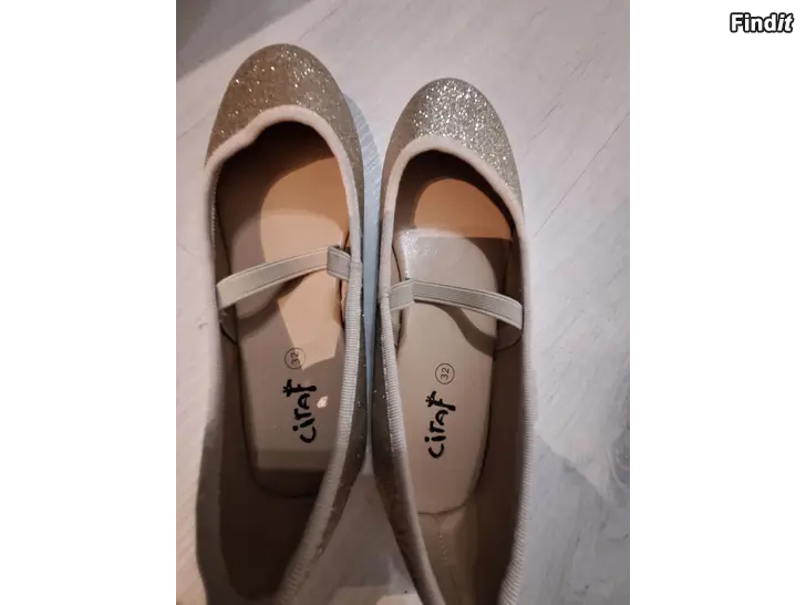 Myydään Ciraf juhlakengät koko 32 gold/beige