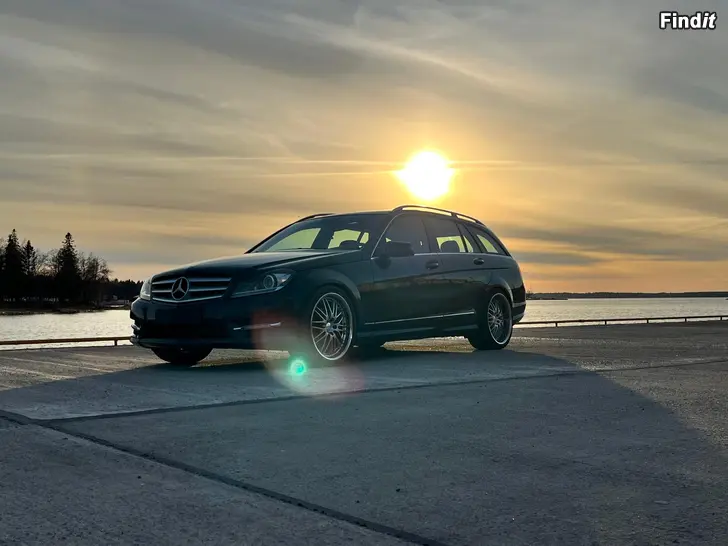 Myydään 19  Alufälgar Alp look + däck