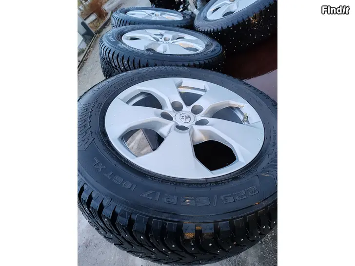 Säljes Nokia hakkapelitta 225 65 17 SUV