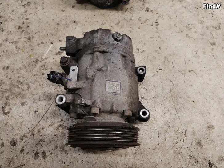 Säljes Nissan Primera P12 ilmastoinnin kompressori