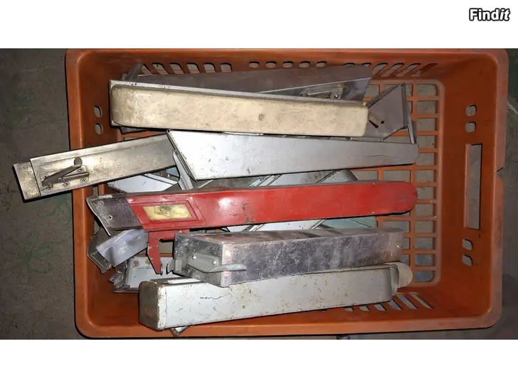 Myydään Vanhoja työkalukoteloita