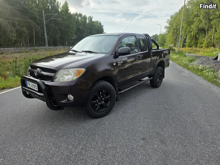 Myydään Toyota Hilux aj.479tkm katsastettu 07/26