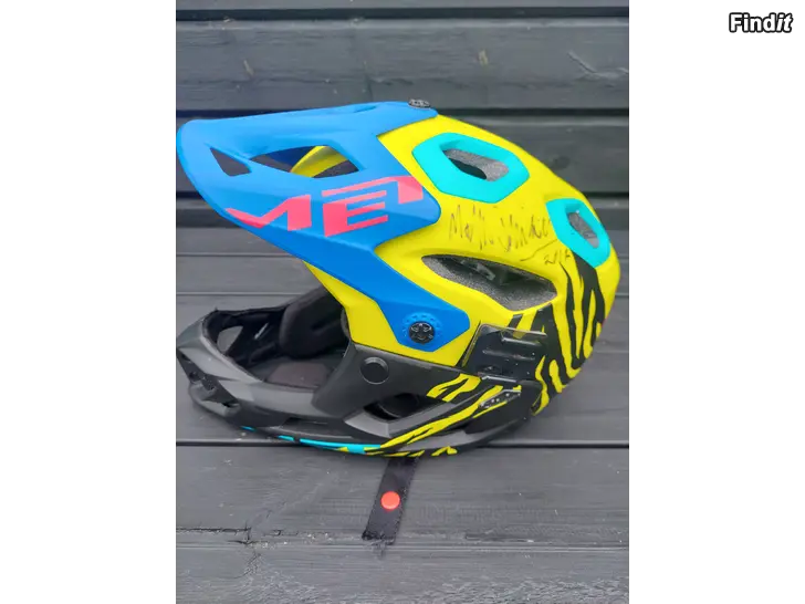Säljes Met fullface 54-58cm