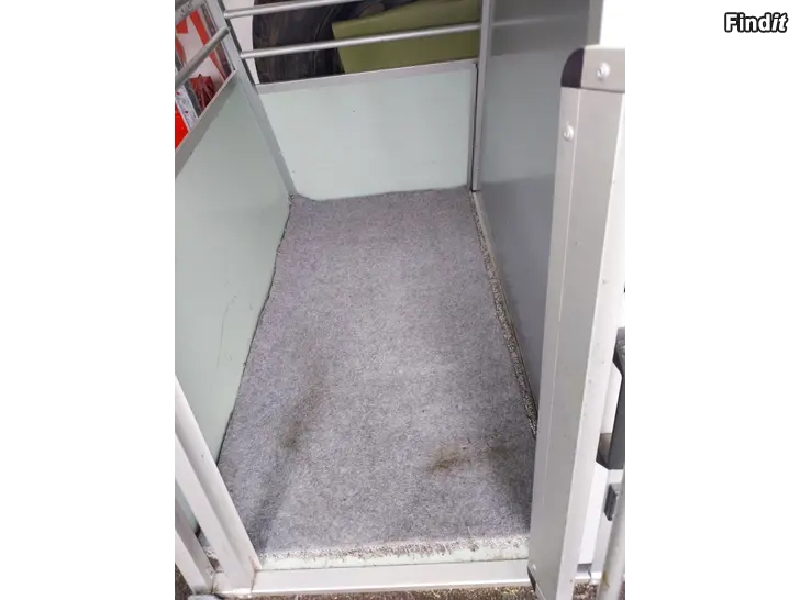 Myydään Kuljetushäkki kahdelle koiralle