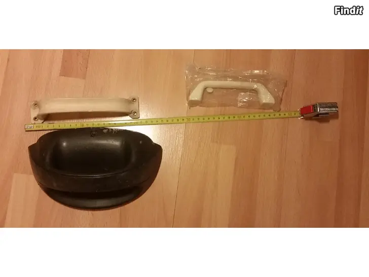 Myydään 3 kahvaa -  muovia 3e