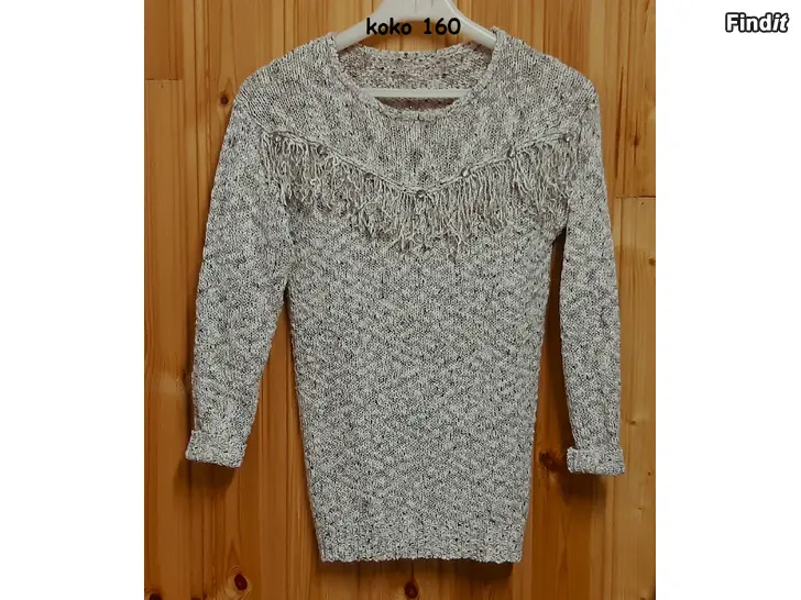 Säljes Puseroita  koot S, 160, 170, L