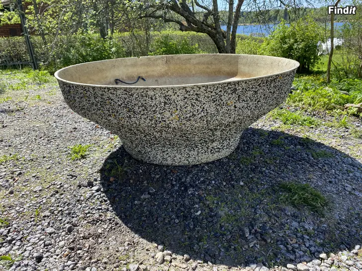 Myydään Stor blomurna