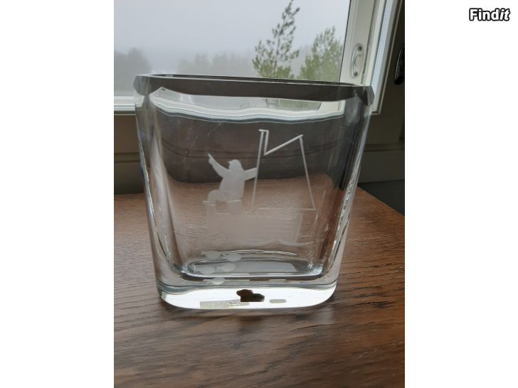 Myydään Skruf Bengt Edenfalk Swedish Crystal Vase