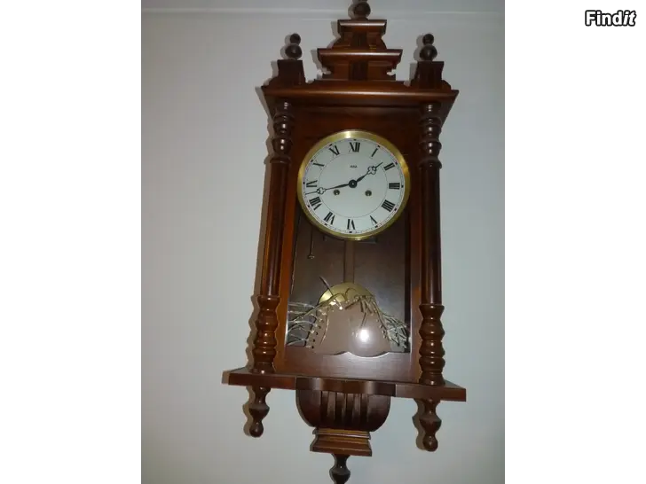 Säljes Seinäkello Aika/ Taistelevat metsot taulu