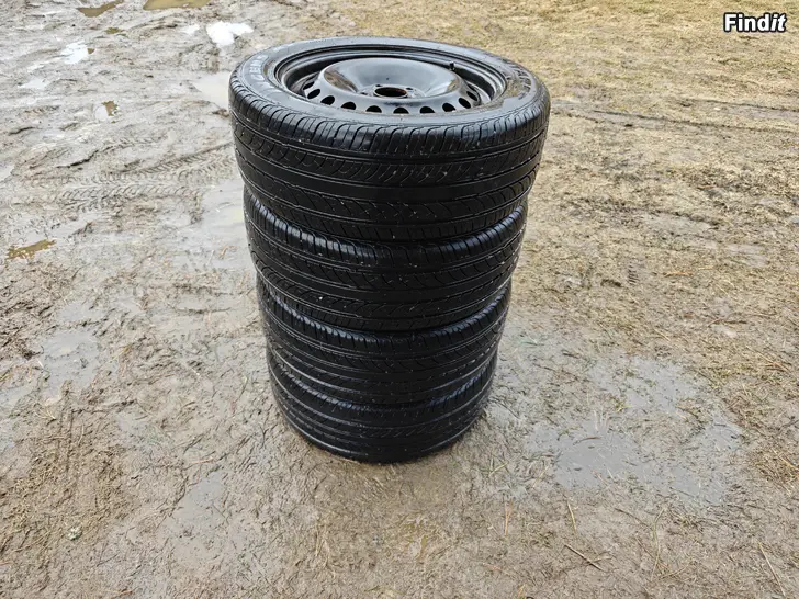 Säljes 205/55R16 5x108 sommardäck